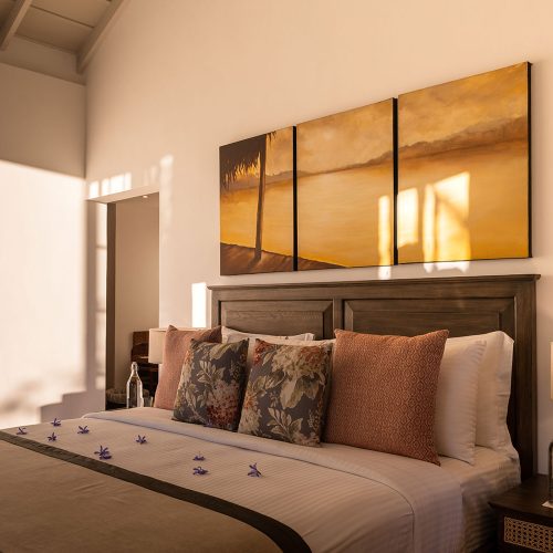 the-bungalow-8gal_desk_